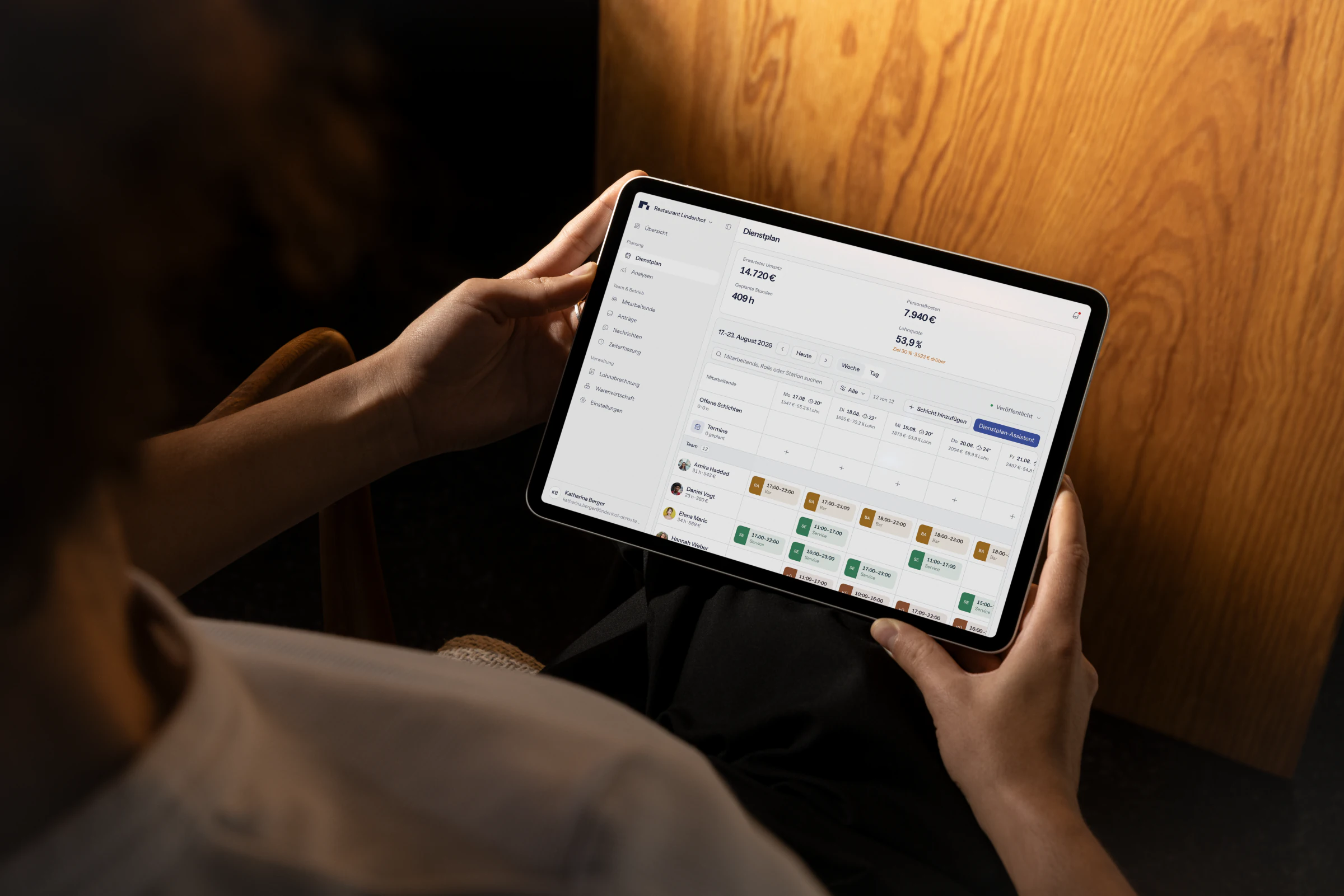 Restaurant manager using nembli on an iPad.